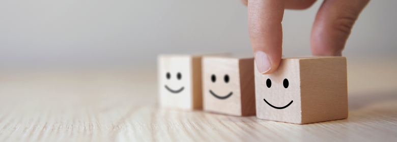 원료 입고부터 완제품 출하까지 단계별 품질평가와 보증 체계를 운영합니다.<br class='pc'/> 설비·제조·시험·작업자·환경 시스템 등 모든 공정을 <br class='pc'/> 밸리데이션(Validation)하여 최고 수준의 품질을 확보합니다.