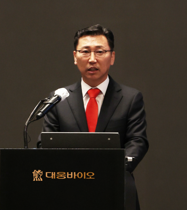 Daewoong Bio has always grown <br class='mo'/>together with people. <br class='pc'/>To help patients and their families <br class='mo'/>live healthier and happier lives, <br />we first challenged ourselves in the central nervous system (CNS) <br class='mo'/>field. <br class='mo'/>Through continuous research and effort, we have achieved the No.1 position in Korea <br class='mo'/>in this field today. <br class='pc'/><br class='mo'/>This achievement was only possible <br class='mo'/>thanks to the trust of our customers.